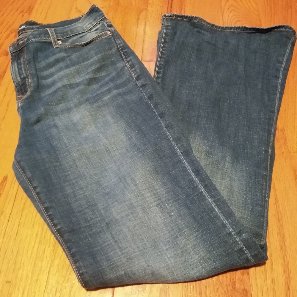 Medium wash size 6 petite, flare leg jeans, highrise